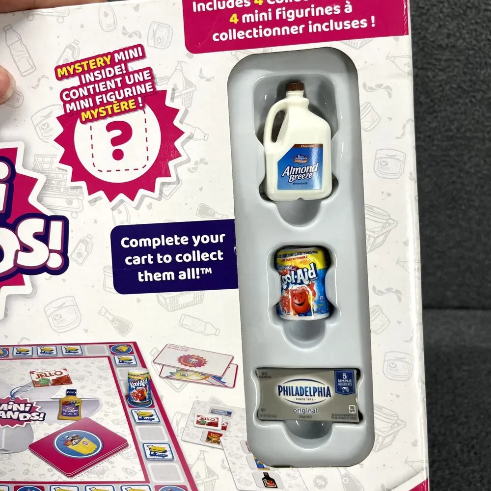 4 Surprise Mini‎ Brands Zuru Series 3 Collector's Case + Mini Market dash Game